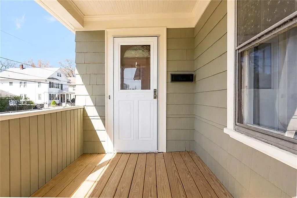 2 bed, 1.0 bath, 1225 sqft, $2,600 — Photo 2