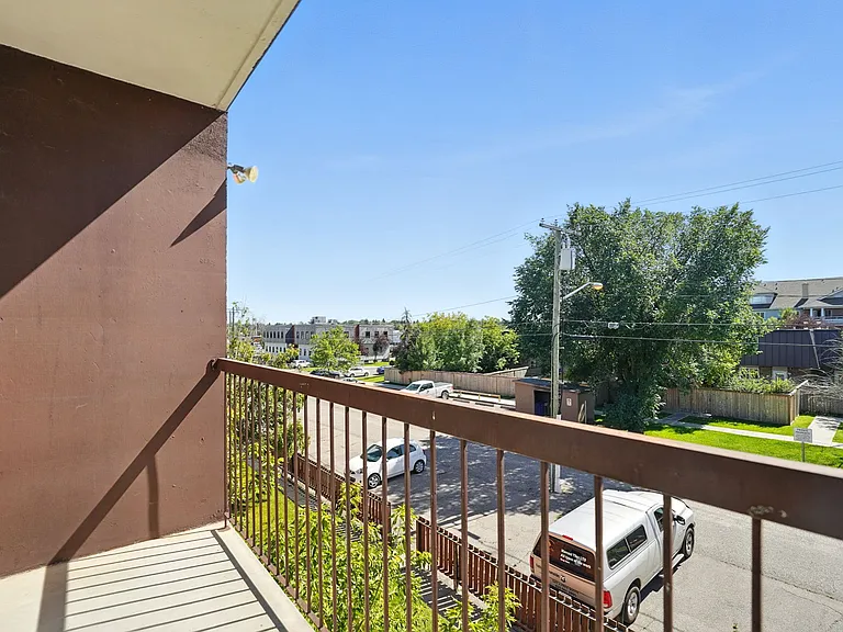607 Kingsmere Cres SW — Photo 13
