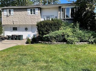 135 Strauss Ave, Selden, NY 11784