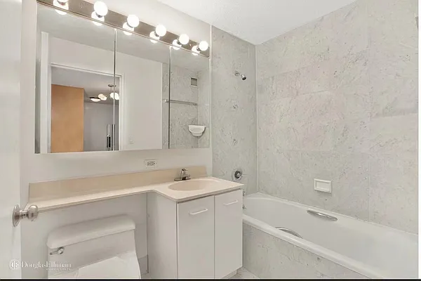 Sold by E Realty International Corp | media 11