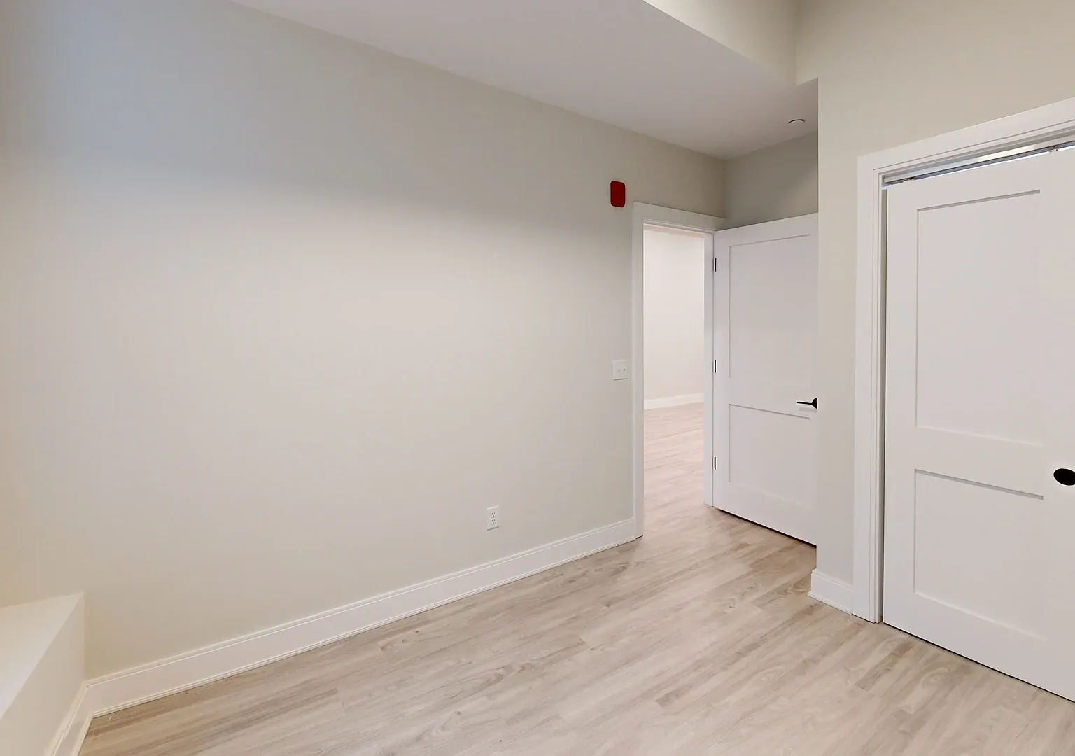 4 bed, 1100 sqft, $8,895 — Photo 4