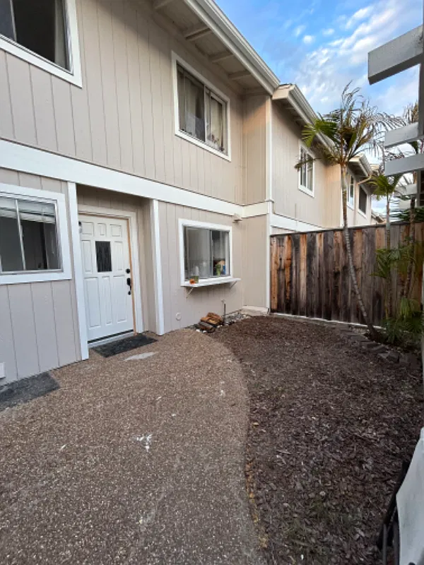 Room for rent in condo — Photo 1