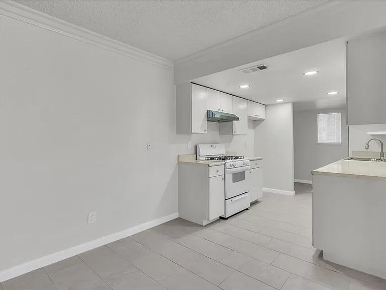 8922 I Ave #3 — Photo 7