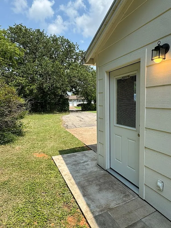 1 bed, 1.0 bath, 528 sqft, $1,300 — Photo 2