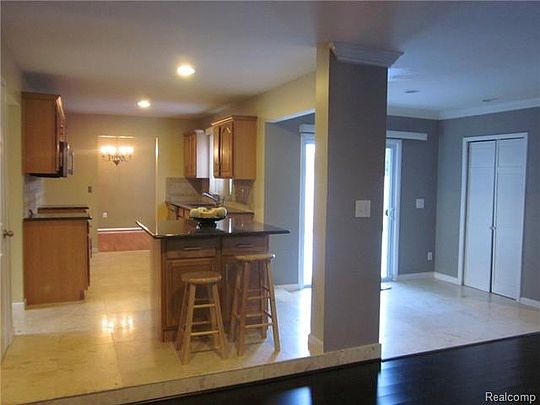 5th image of 27121 Kingswood Dr