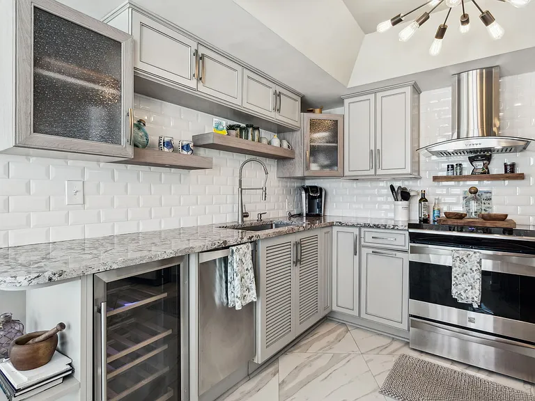 1601 Ocean Dr S #110 — Photo 16