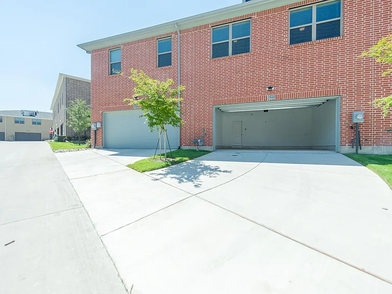 1540 Navasota Trl — Photo 23