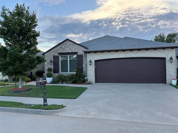 8434 S Phoenix Pl, Tulsa, OK 74132