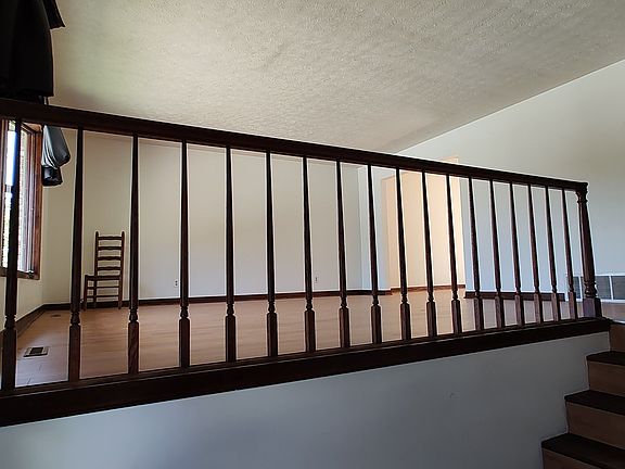 5th image of 209 Pine Cir