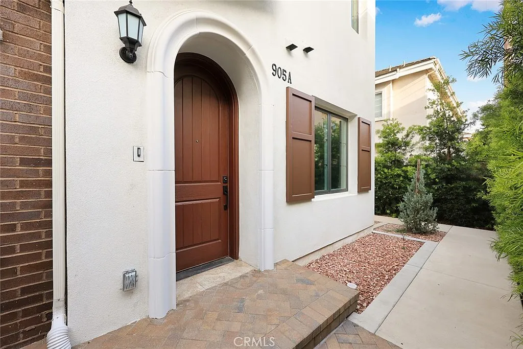 3 bed, 1692 sqft, $5,200 — Photo 2