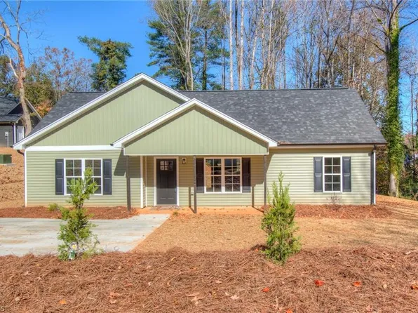 3935 Gracemont Dr, Winston Salem, NC 27106
