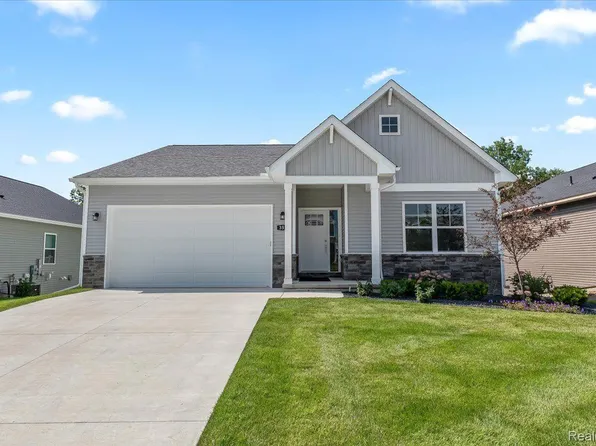 357 Jubilee Dr, Whitmore Lake, MI 48189