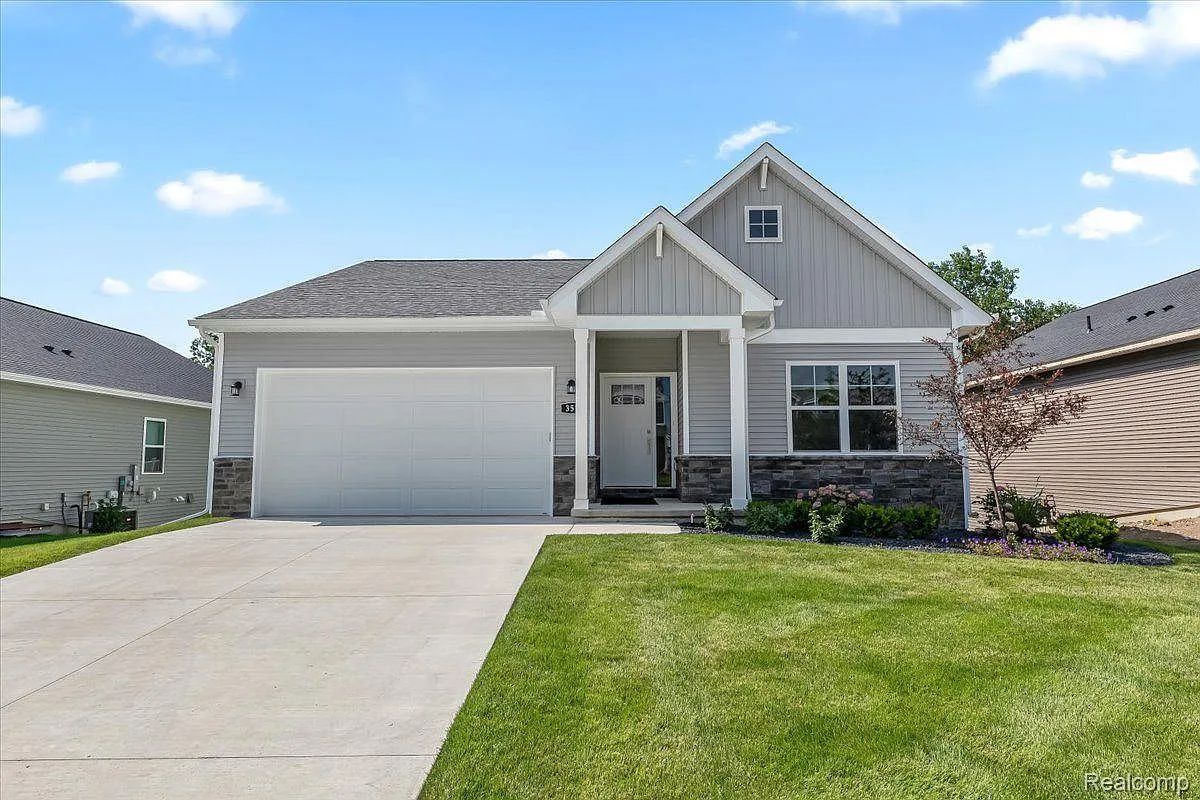 357 Jubilee Dr photo 1