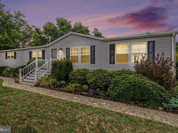 303 Dallas Dr, Grantville, PA 17028