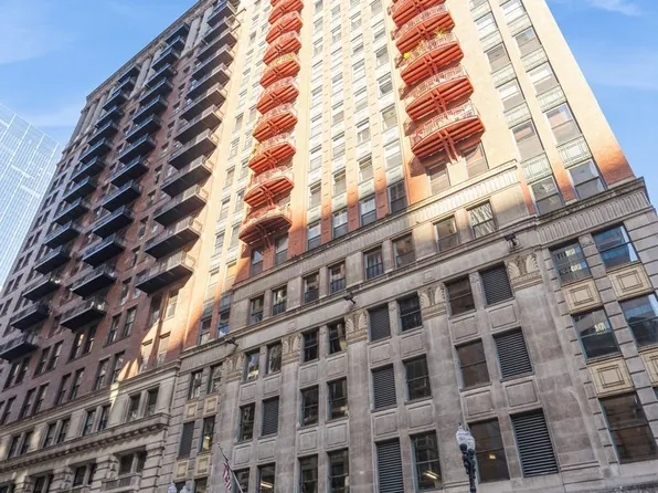 208 W Washington St APT 904, Chicago, IL 60606