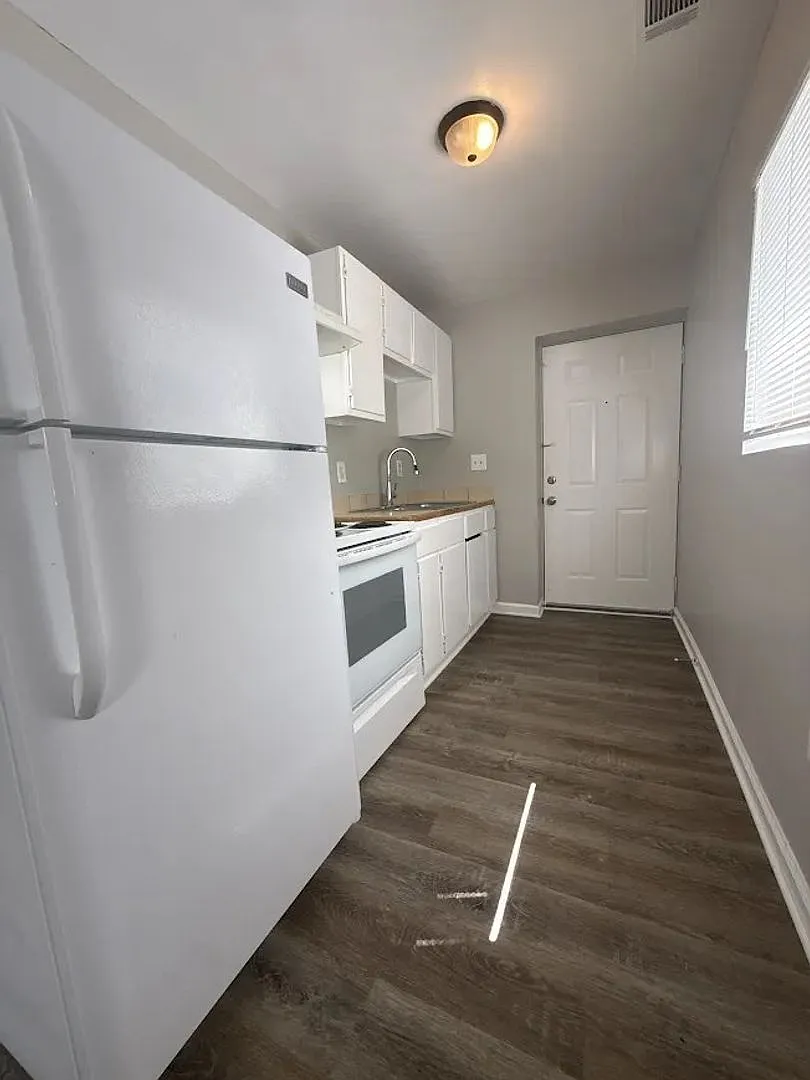 990 Lawton St SW — Photo 3