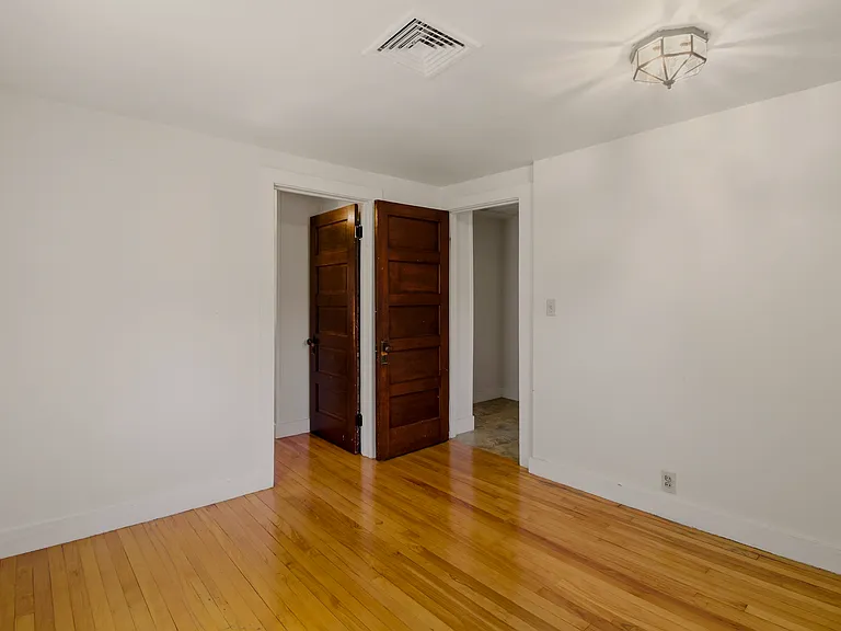 1861 E Main Rd — Photo 14