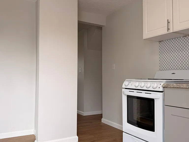 47 Vernon St E #1 — Photo 16