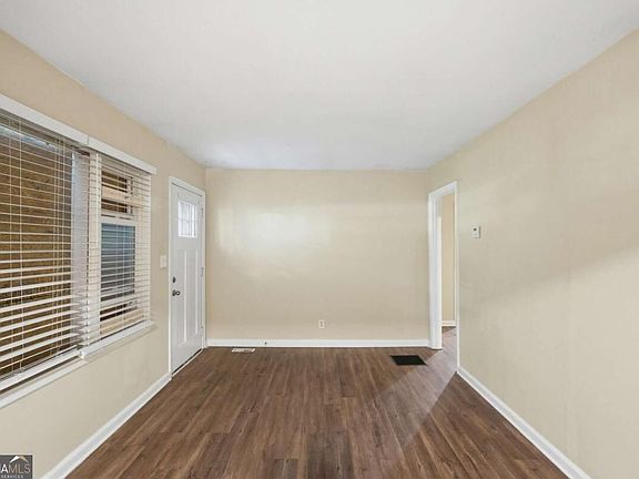 2nd image of 1877 Selwyn Dr