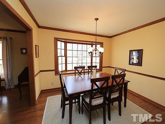 5th image of 413 Gentry Ln