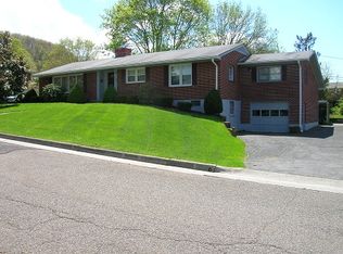 845 N 14th St, Wytheville, VA 24382