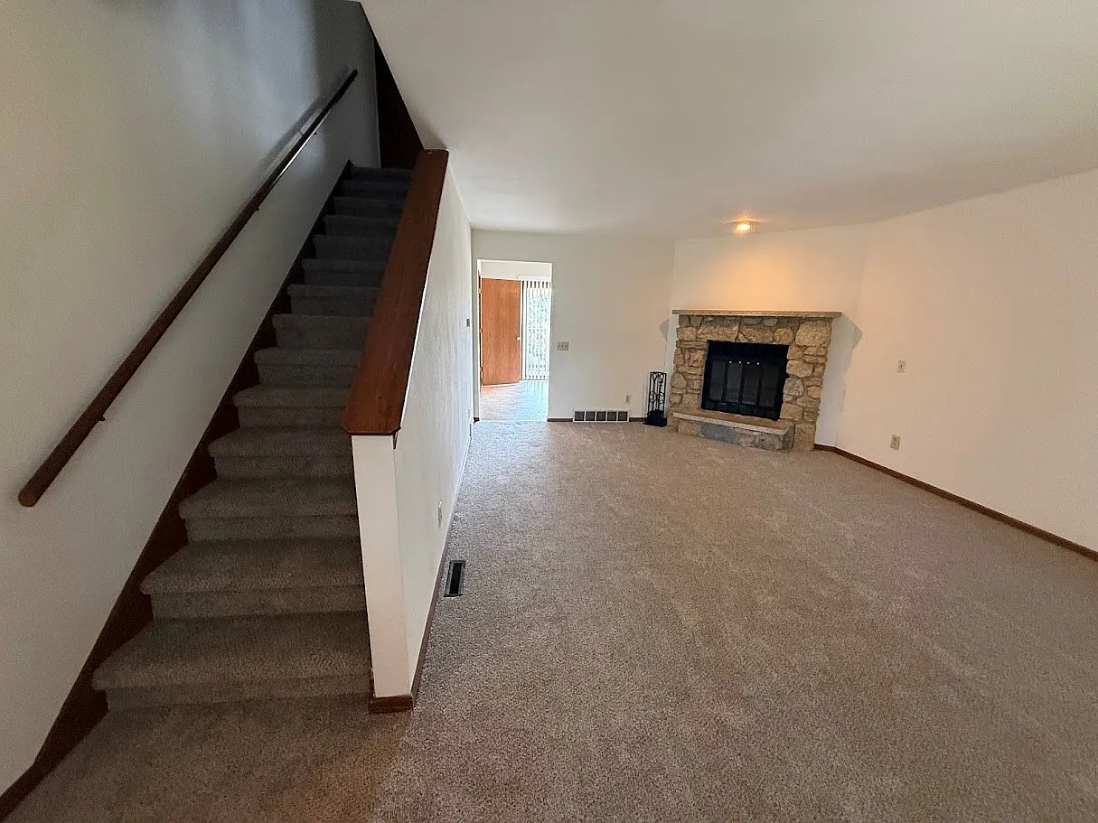 2 bed, 1.5 bath, 1200 sqft, $1,735 — Photo 3