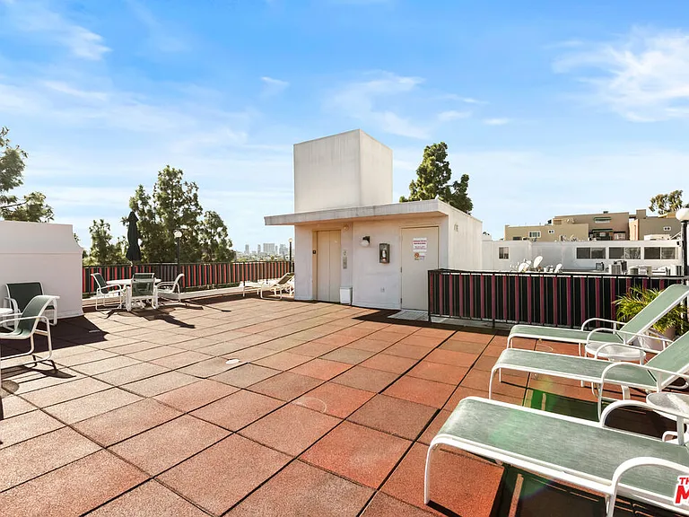8530 Holloway Dr #318 — Photo 18