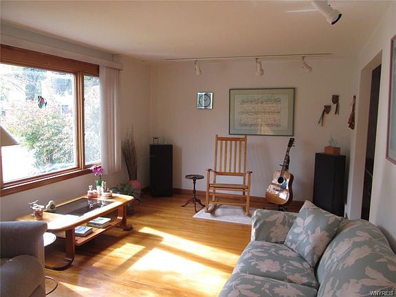 3rd image of 146 Abbington Ave