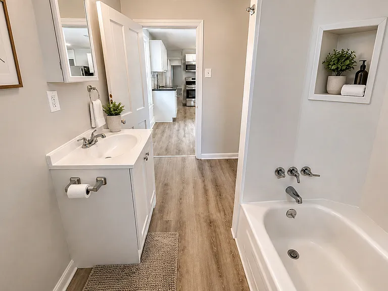 517 E Railroad Ave #2 — Photo 7