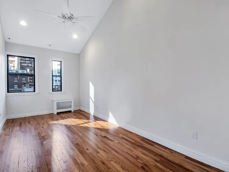 37 W 54th St #PHB — Photo 10