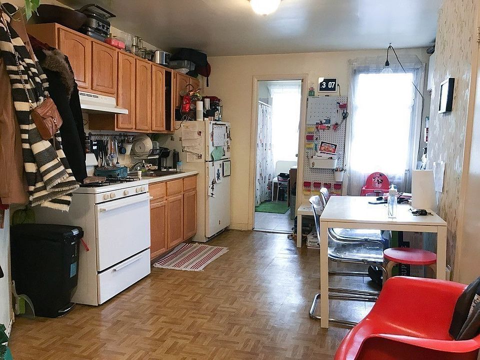 1st image of 296 15th St APT 3