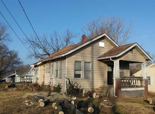 929 S Main St, Clinton, MO 64735