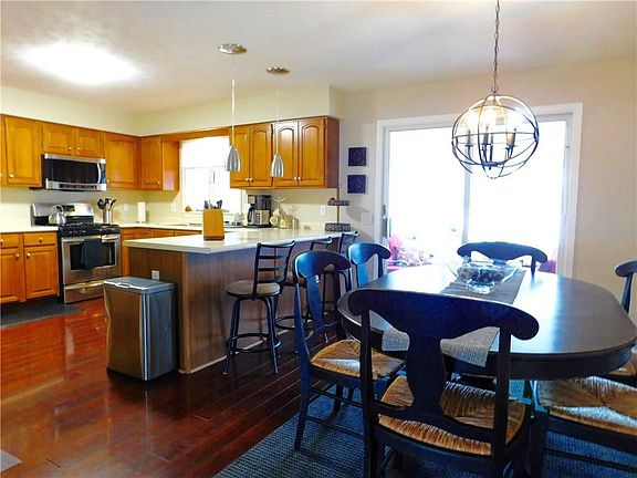 3rd image of 5896 King Hill Dr