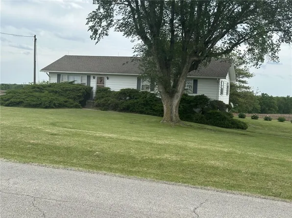 10695 State Route D, Savannah, MO 64485