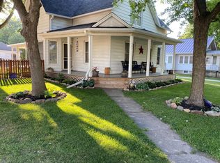 303 13th St, Dallas Center, IA 50063