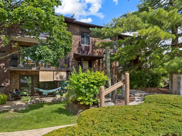 1313 Cass Ln E APT 301, Westmont, IL 60559