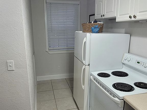 5th image of 407 S Melville Ave