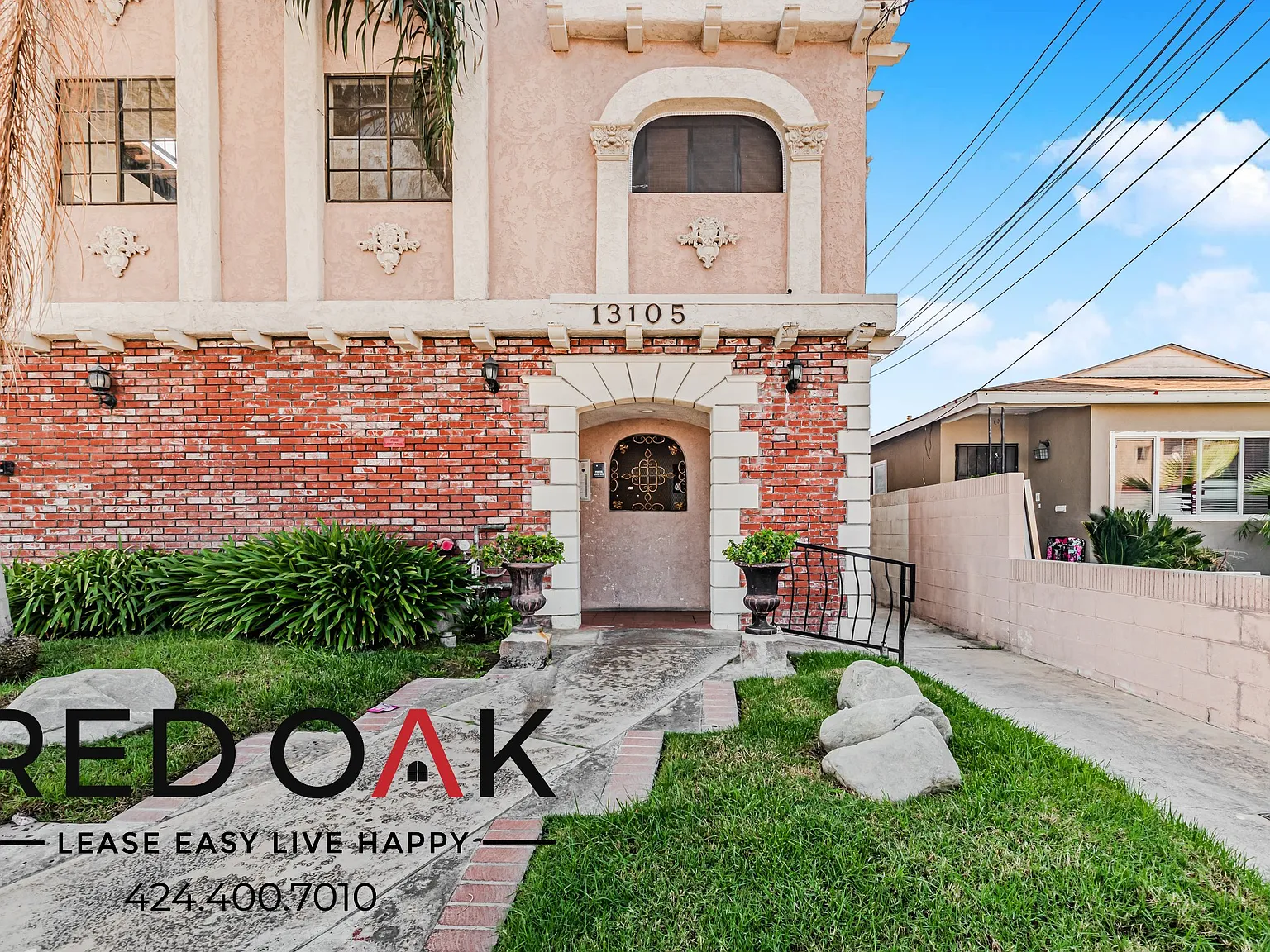 Welcoming 1-Bed with Hardwood-Style Floors, Soaking Tub and On-Site Laundry in the Heart of Hawth... — Photo 2