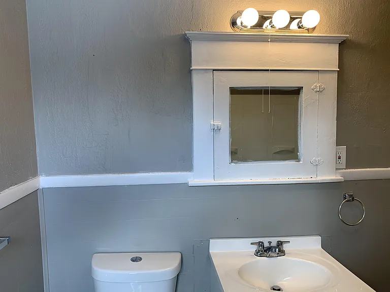 1139 Walden Ave — Photo 2