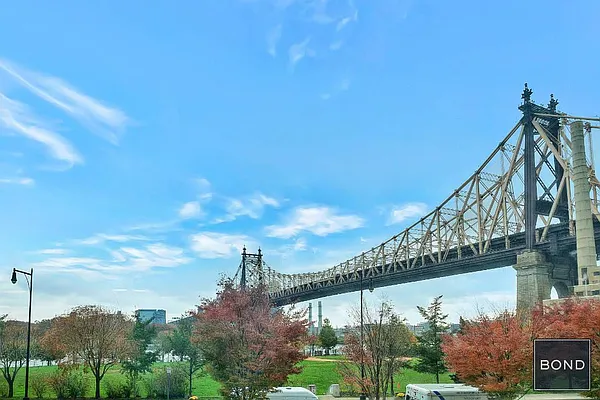 Sold by Bond New York | media 5
