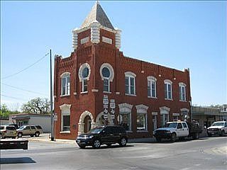3rd image of 101 W Pearl St
