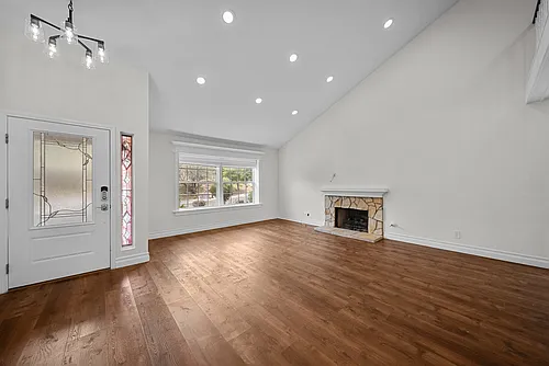 561 Walter Ave Photo 1