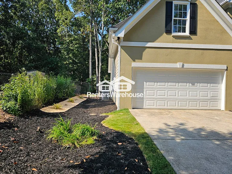 2530 Wellsley Ln — Photo 9