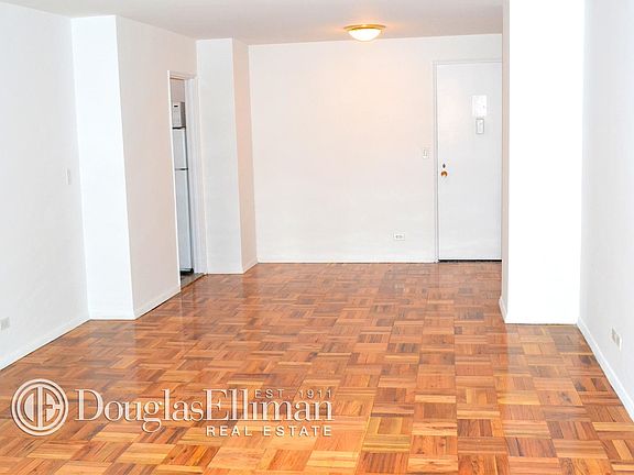 2nd image of 330 W 58th St APT 09F