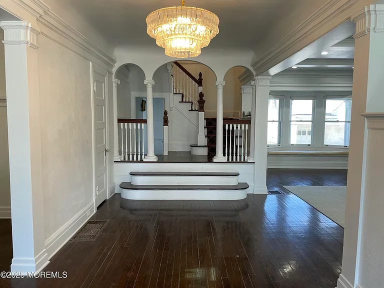 211 Cedar Ave — Photo 3