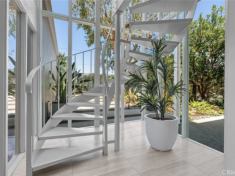 1494 Bluebird Canyon Dr — Photo 24