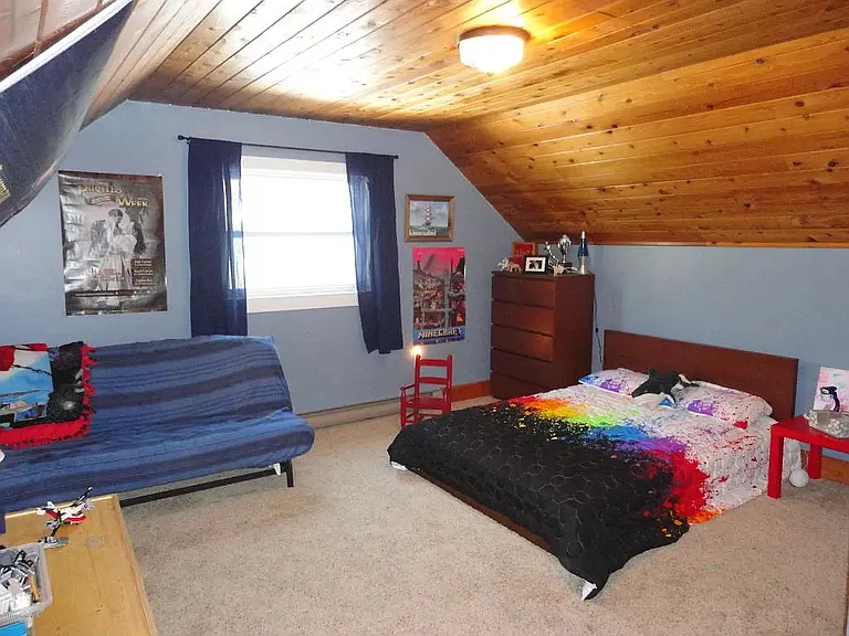 Upstairs bedroom #2