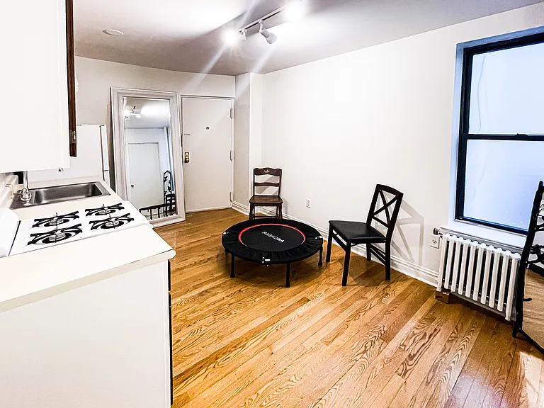 206 E 67th St #26 — Photo 3