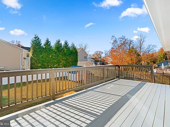 5th image of 989 Saint Margarets Dr
