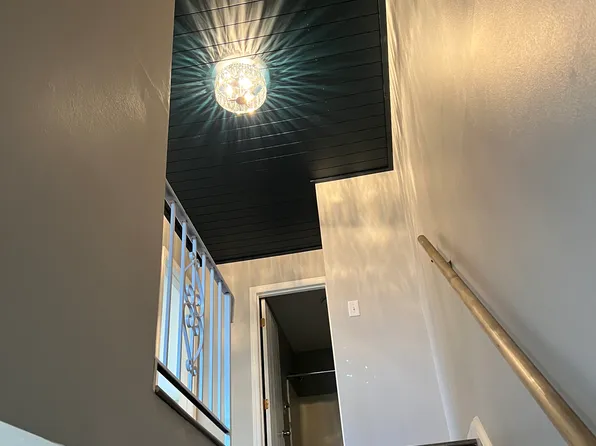 7384 Whitcomb St APT A, Merrillville, IN 46410